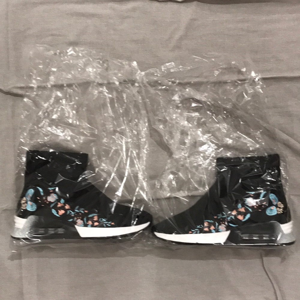 Brand New Sock Shoes (no shoe box) - Picture 4 of 4